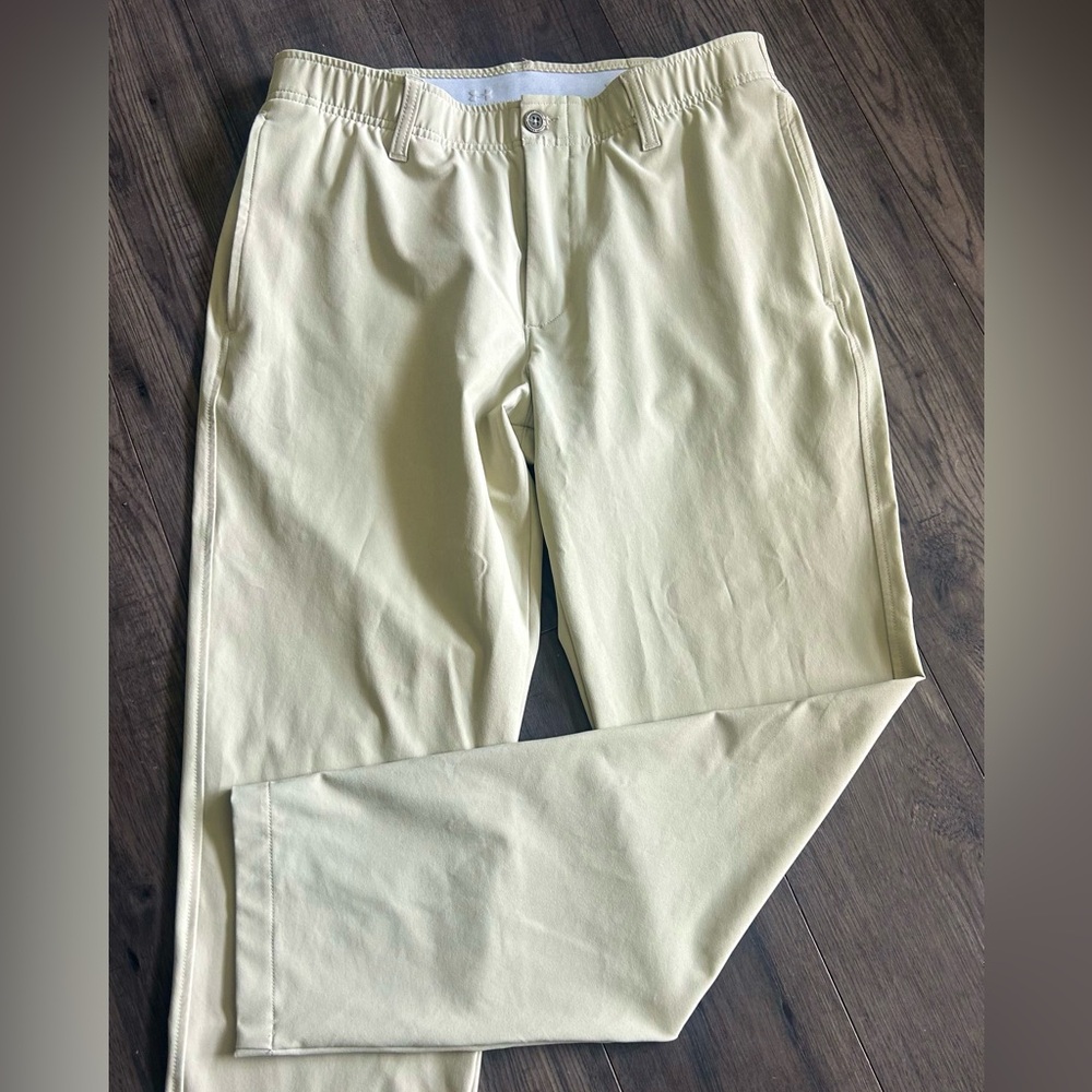 UNDER ARMOUR mens size 34x30 lightweight causal / golf pants